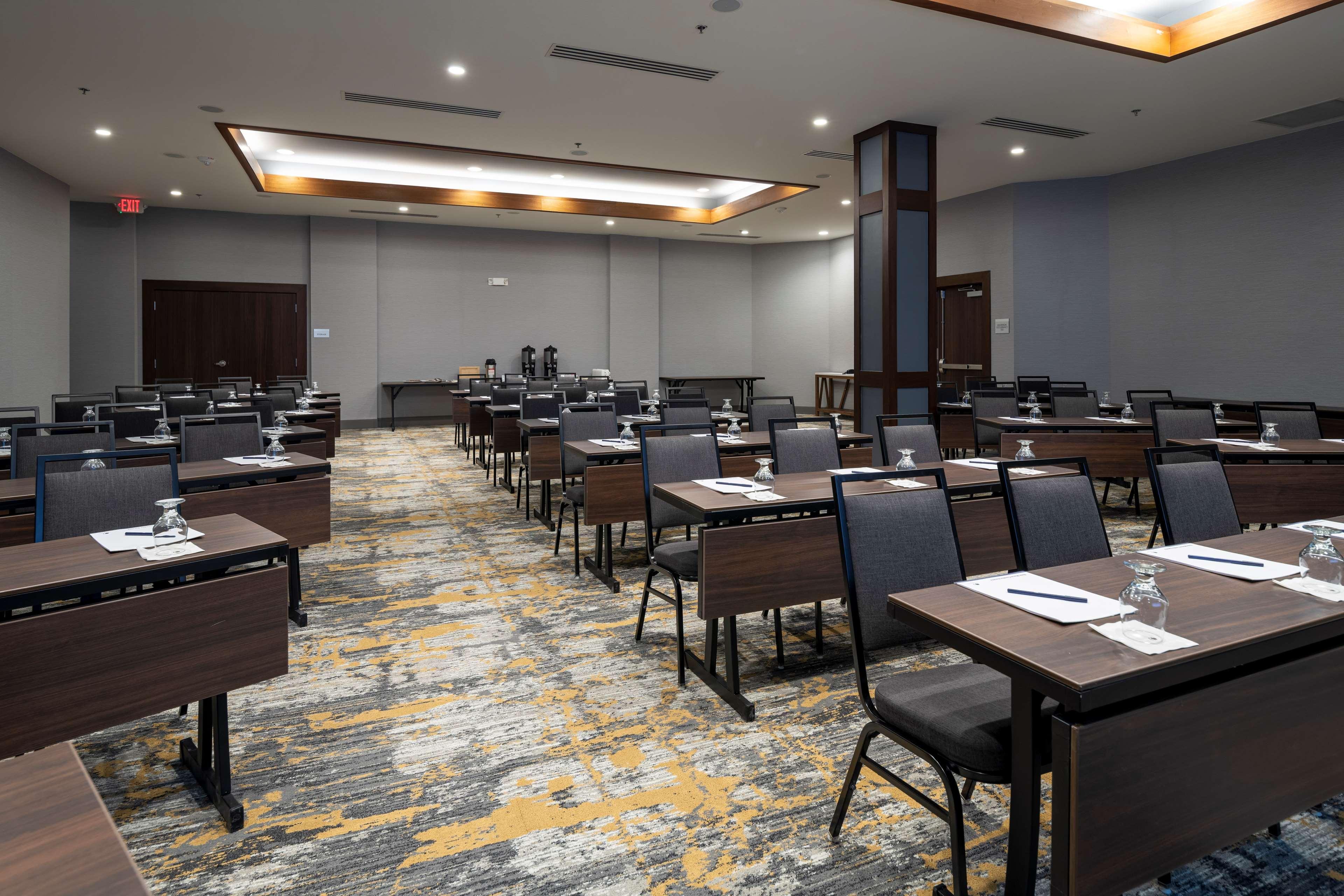 Doubletree By Hilton Madison East Otel Dış mekan fotoğraf
