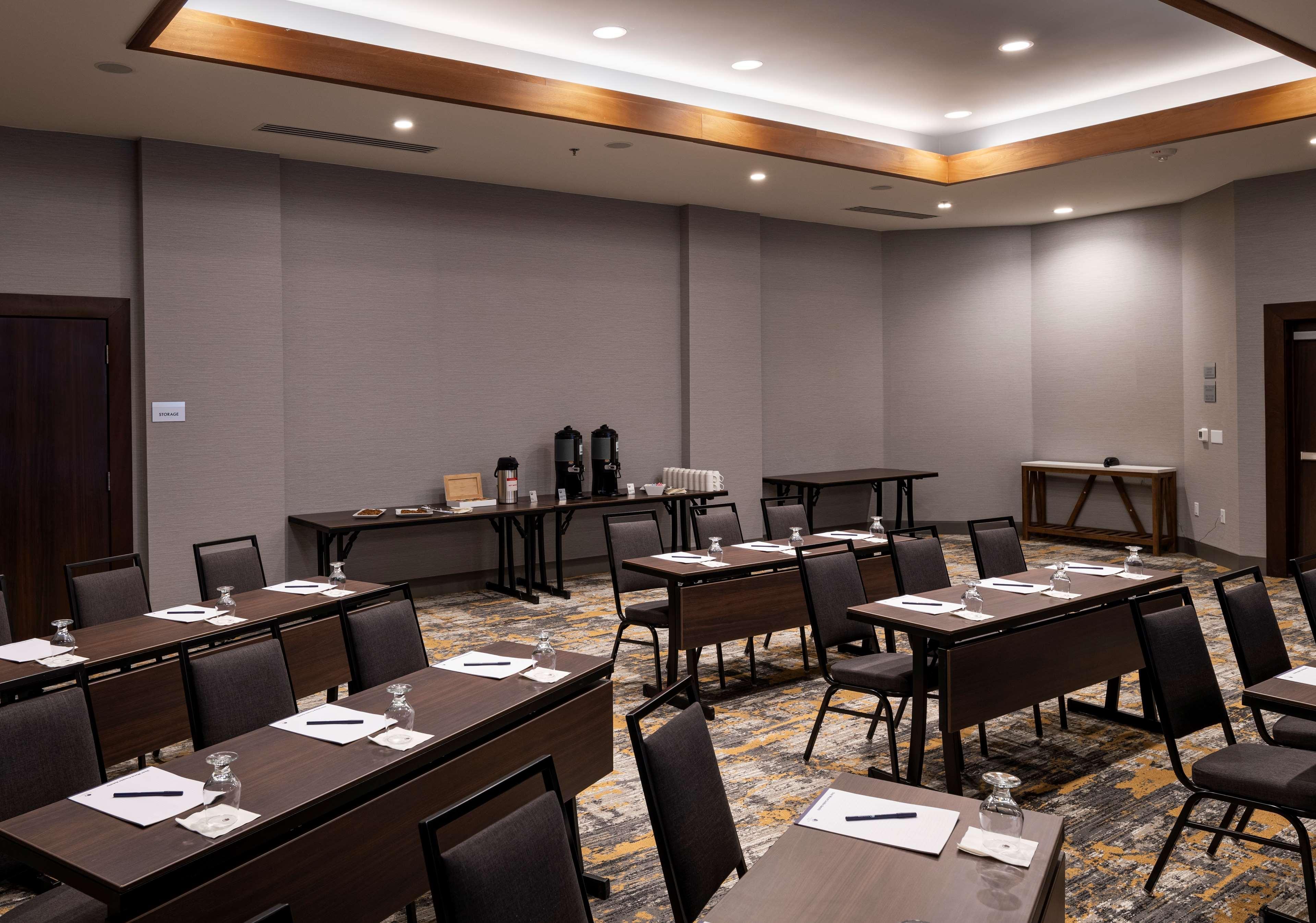 Doubletree By Hilton Madison East Otel Dış mekan fotoğraf