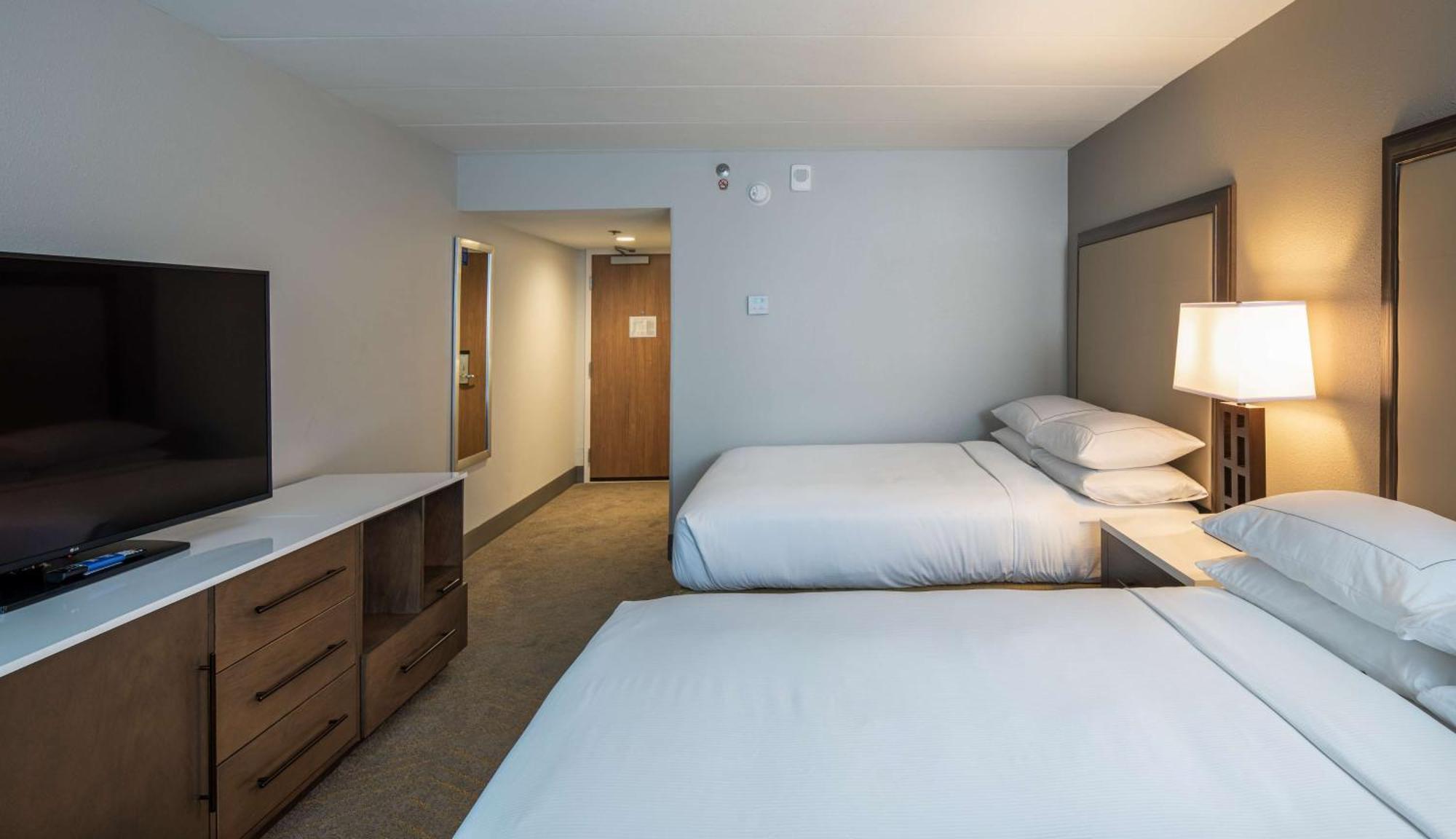 Doubletree By Hilton Madison East Otel Dış mekan fotoğraf
