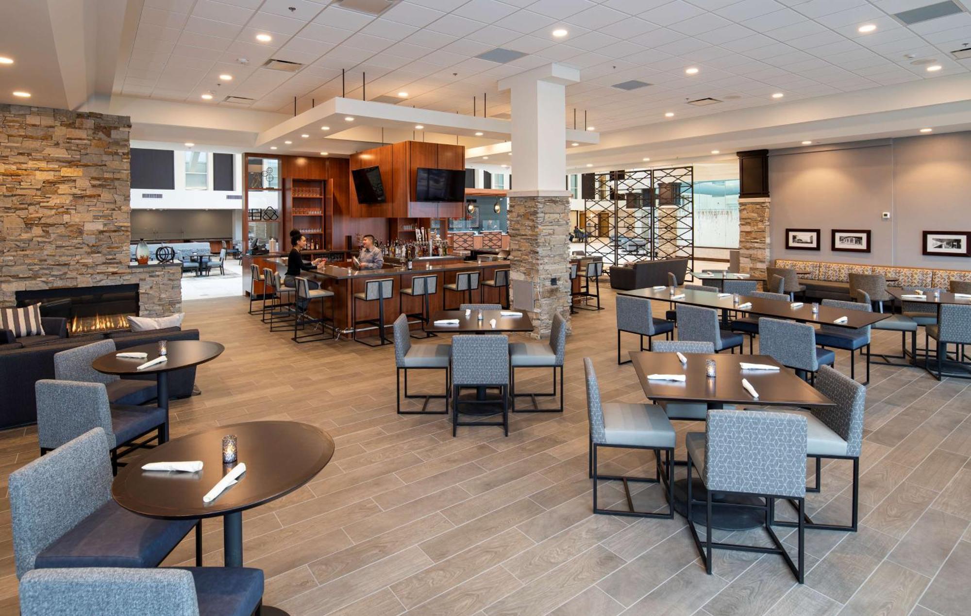 Doubletree By Hilton Madison East Otel Dış mekan fotoğraf